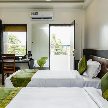 Hotel Treebo Malhaar Regency Chinchvad Esterno foto