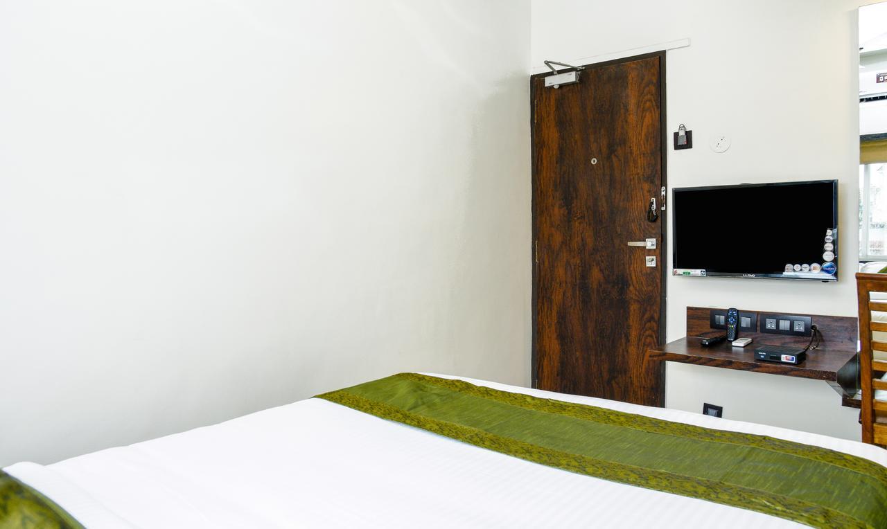 Hotel Treebo Malhaar Regency Chinchvad Esterno foto