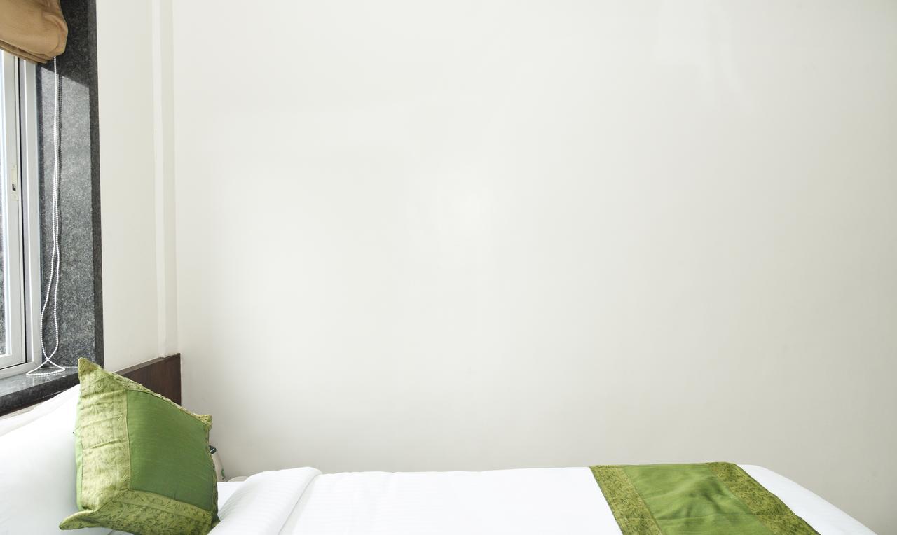 Hotel Treebo Malhaar Regency Chinchvad Esterno foto