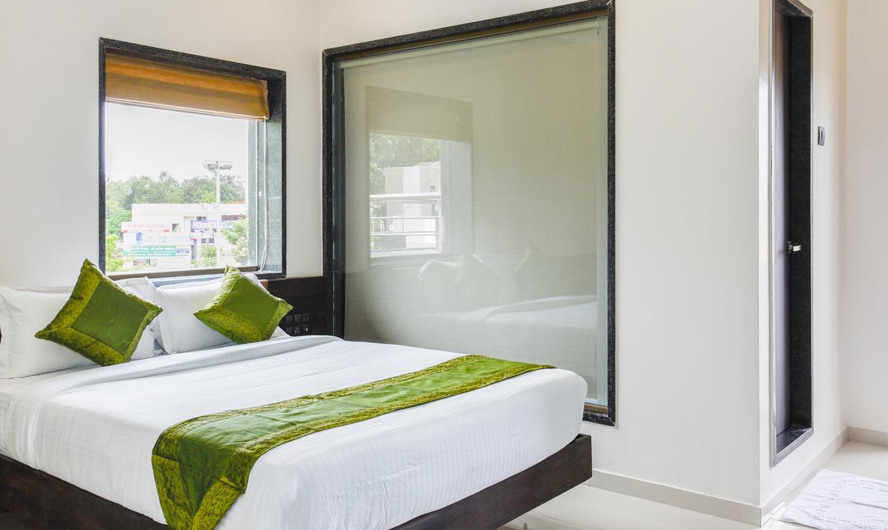 Hotel Treebo Malhaar Regency Chinchvad Esterno foto