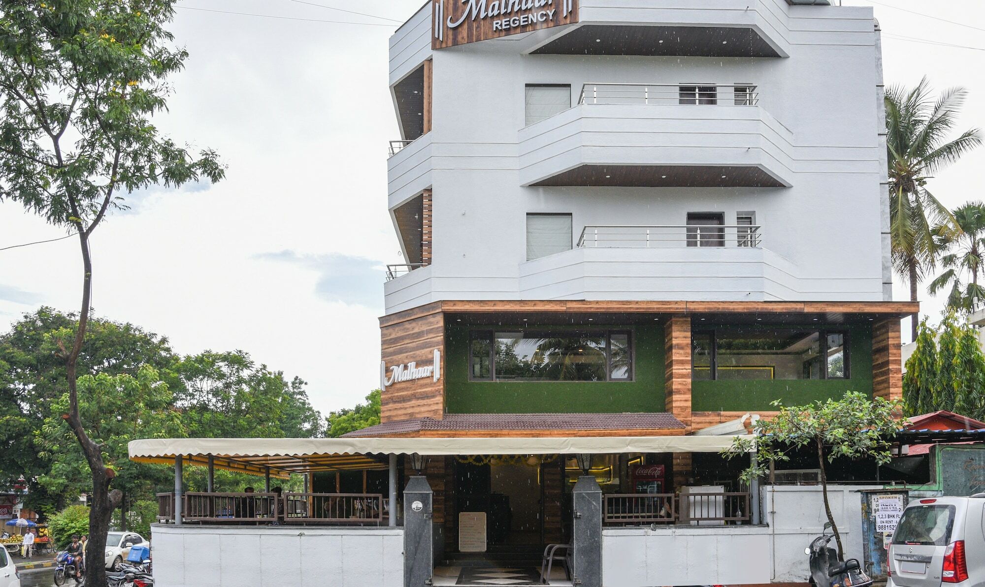 Hotel Treebo Malhaar Regency Chinchvad Esterno foto